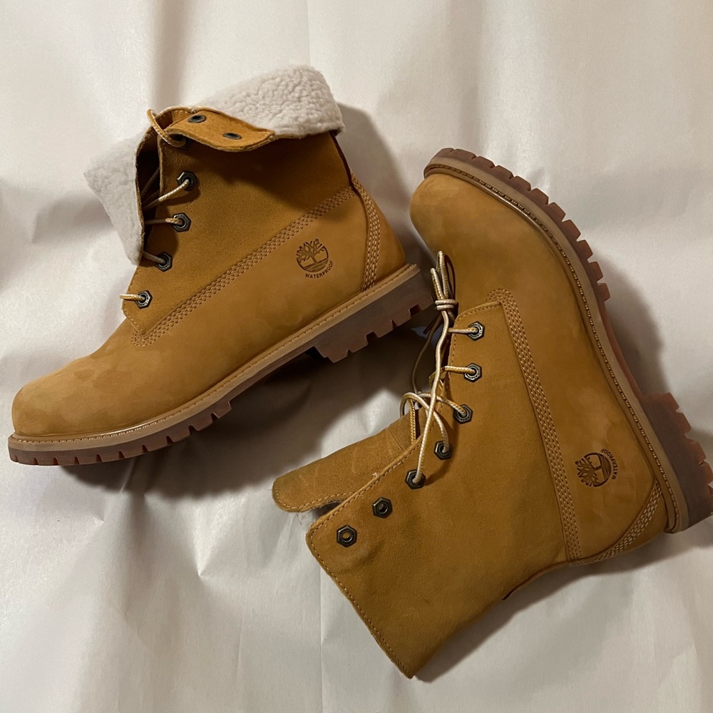 Women’s Timberland Roll Top boots size 9